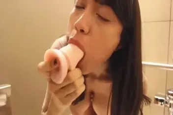 ABG Kantoran Sange Colmek Di Toilet Kerja Panas