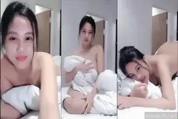 Cewek Cantik Body Mantap Pamer Nakal di Hotel Live