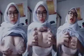 Indri Kacamata Toge Gede Dientot Sampe Becek Lumer